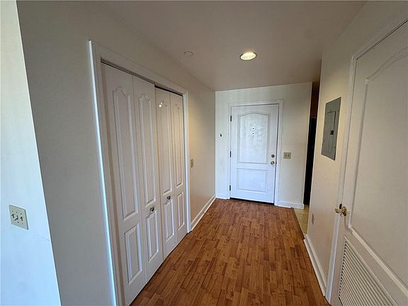 3rd image of 195 14th St NE Unit 1010