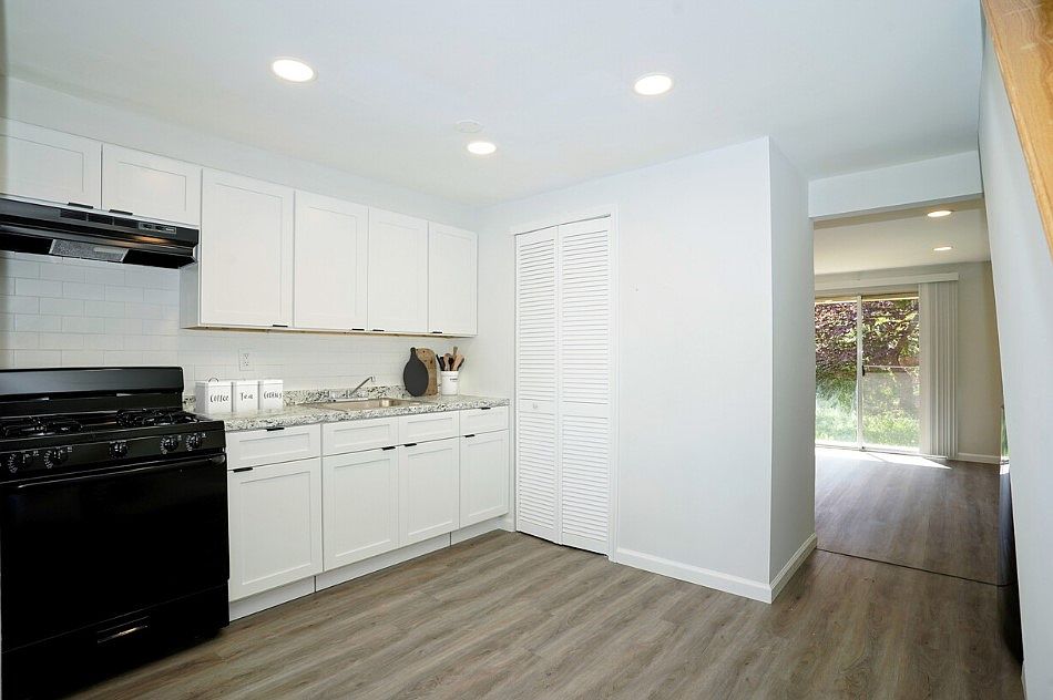 1st image of 6600 Knottwood Ct #2B-1Ba-800Sqft