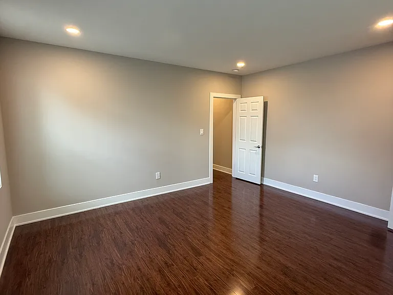 507 E Washington Ln — Photo 20