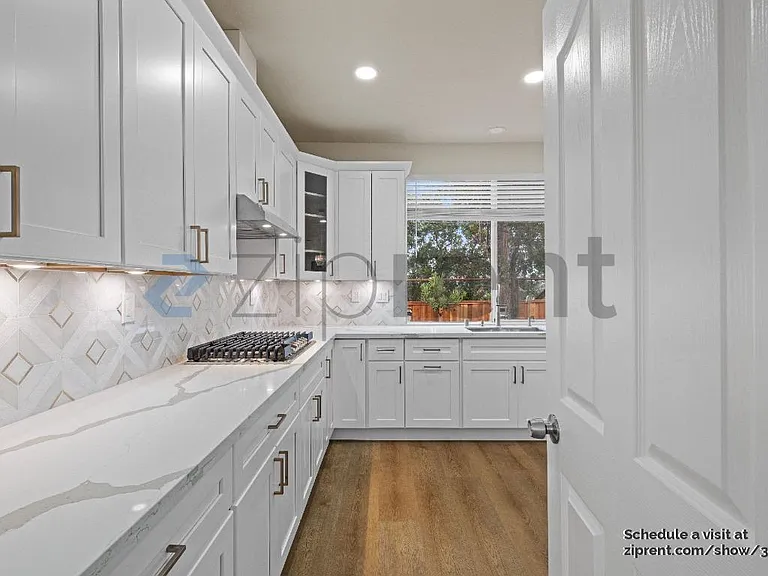 1001 Sandhurst Dr — Photo 12