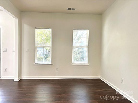 5th image of 1007 Silverwood Dr