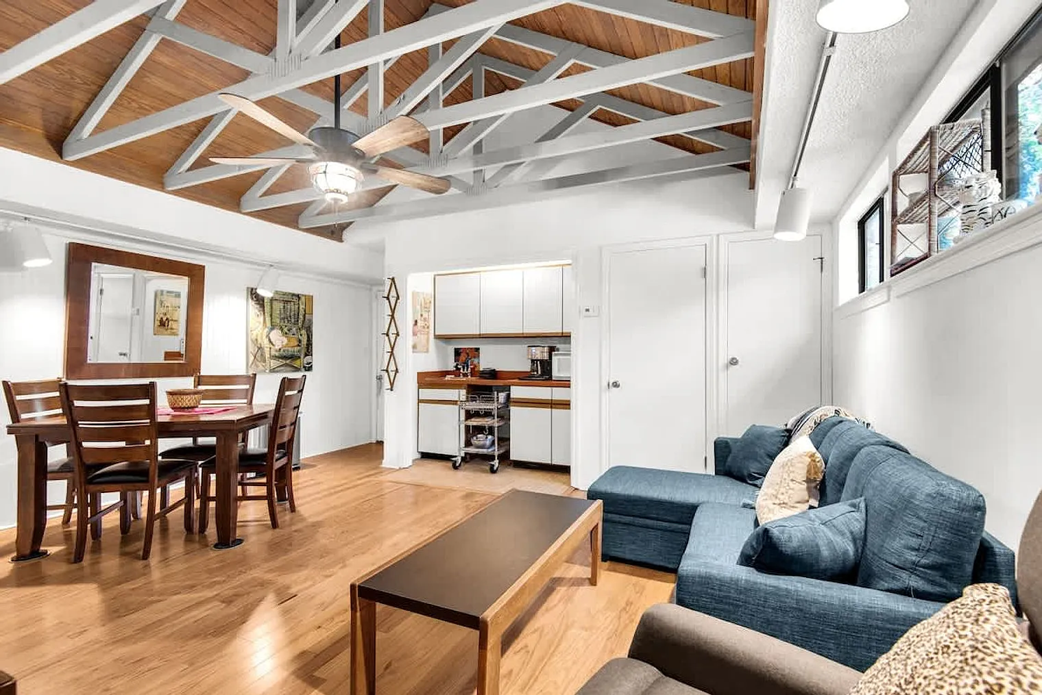 2 bed, 1.0 bath, $3,118 — Photo 2