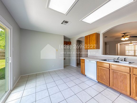 4th image of 742 Blair Ave