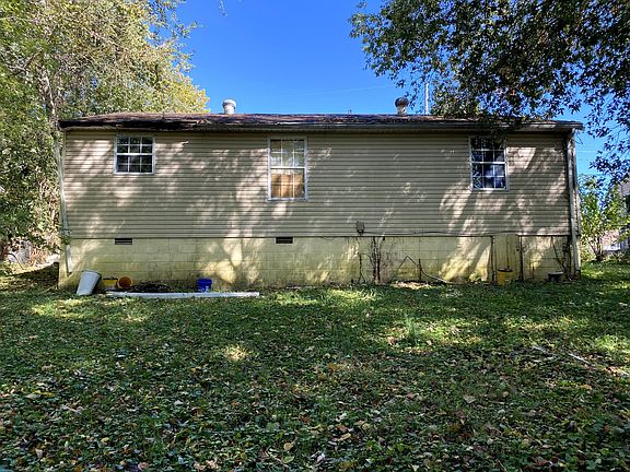3rd image of 220 Creekside Dr