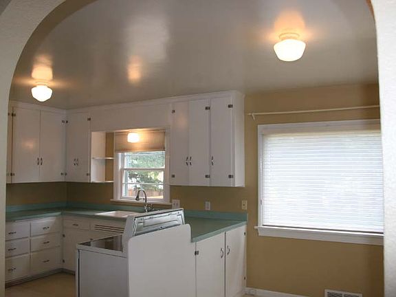 Huge Eat-In Kitchen