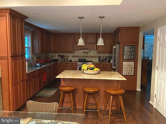 4th image of 2617 Bowling Green Dr