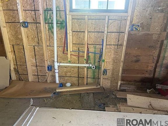 5th image of 422 Saint Rose Ave