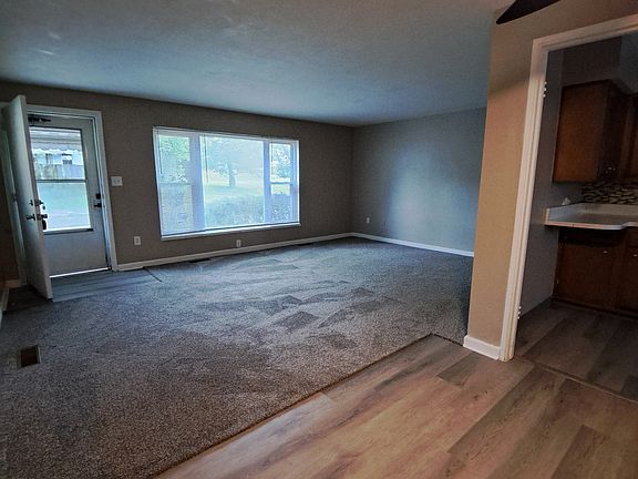 3rd image of 4520 Rosemary Ave