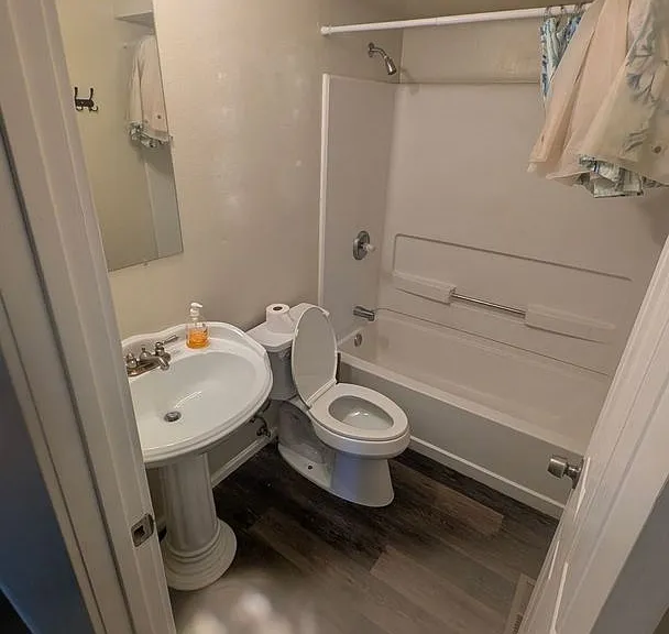 226 Waverly Ave — Photo 8