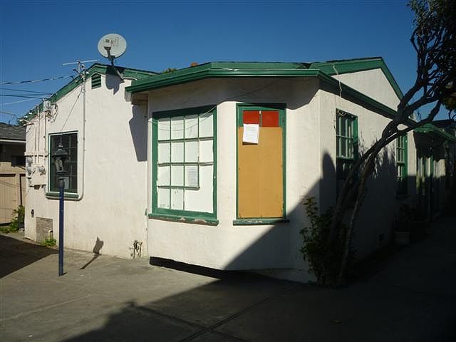 2nd image of 811 Calle Puente