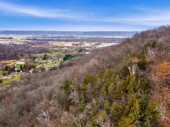 000 CEDAR HILLS LANE, La Crosse, WI 54601