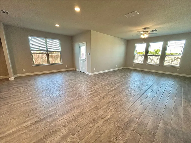 16012 Bronte Ln — Photo 7