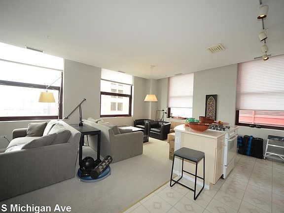 4th image of 330 S Michigan Ave #1414