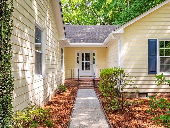 4th image of 2021 Warwickshire Dr
