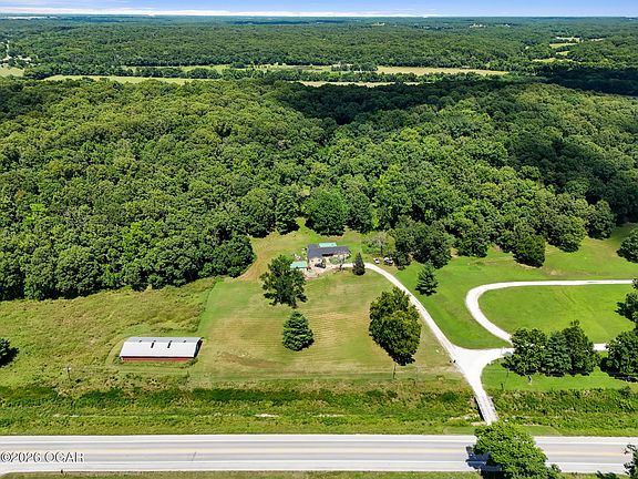 3rd image of 4659 Gateway Dr