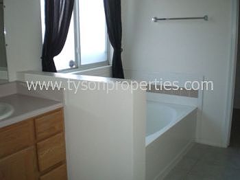 5th image of 6105 Thais St NW