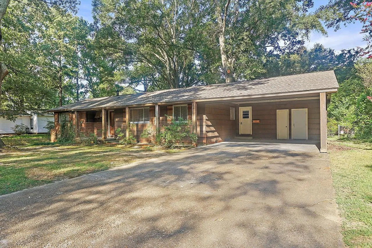 3 bed, 1713 sqft, $1,800 — Photo 2