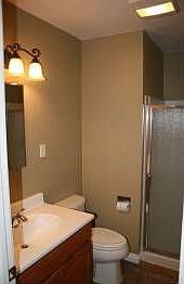 4th image of 1925 Jamestown Dr