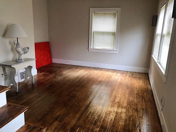 3rd image of 307 Church St SE