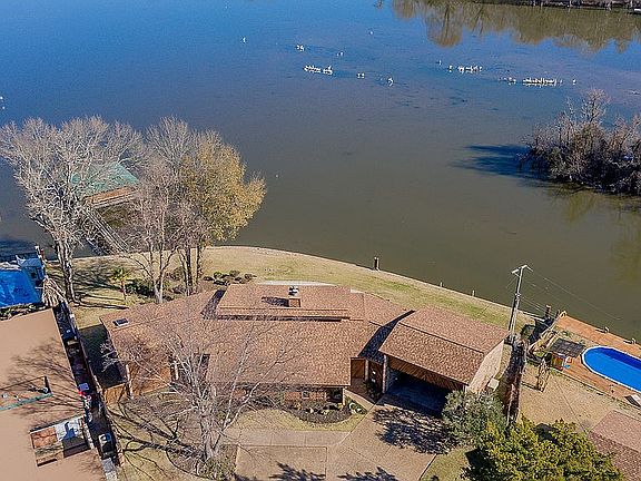 2nd image of 2401 Parham Dr