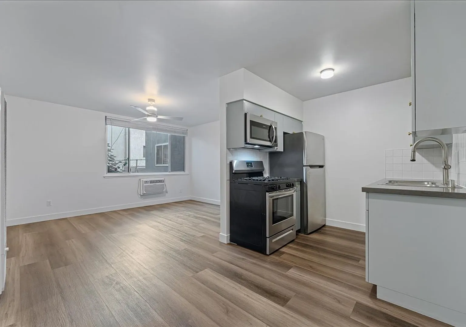 2736 Pomeroy Ave — Photo 1