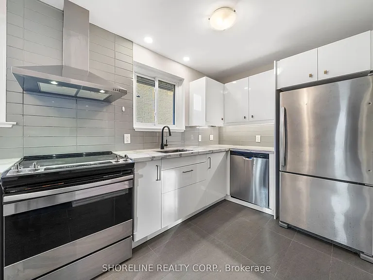 608 Raphael Ave #UPPER — Photo 1