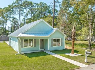 202 13th St, Apalachicola, FL 32320