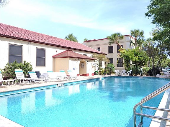 3rd image of 238 Tampa Ave W #B