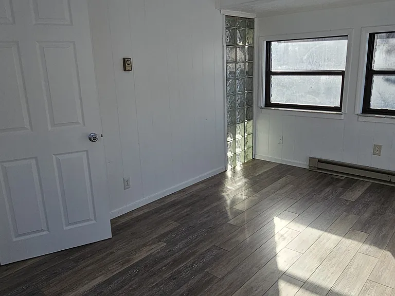 325 Burleigh Ave — Photo 7