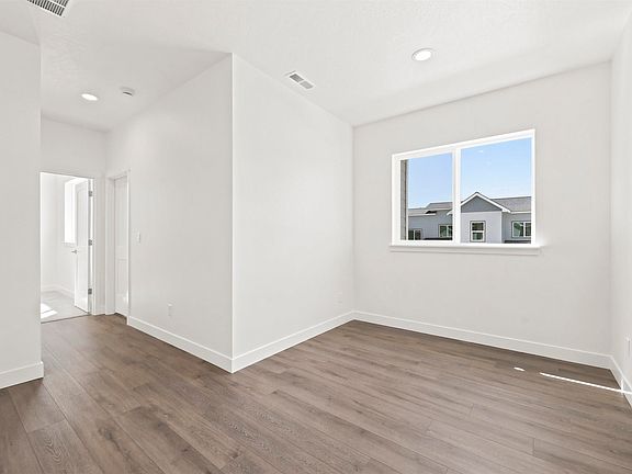 4th image of 4484 Conifer St