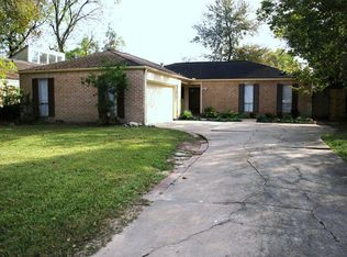 13731 Greenway Dr, Sugar Land, TX 77498