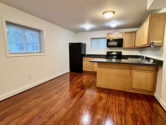 5th image of 35 Carver St