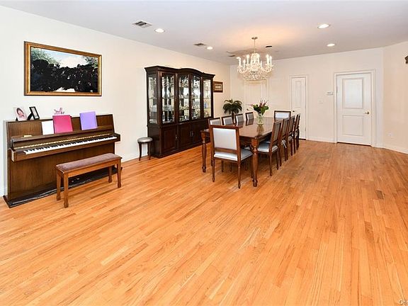 2nd image of 43 Paiken Dr Floor 1
