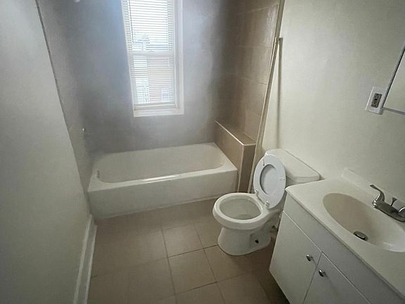 3rd image of 3901 Pennsgrove St Floor 3