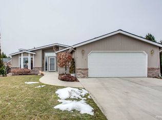 523 Nahalee Dr, East Wenatchee, WA 98802