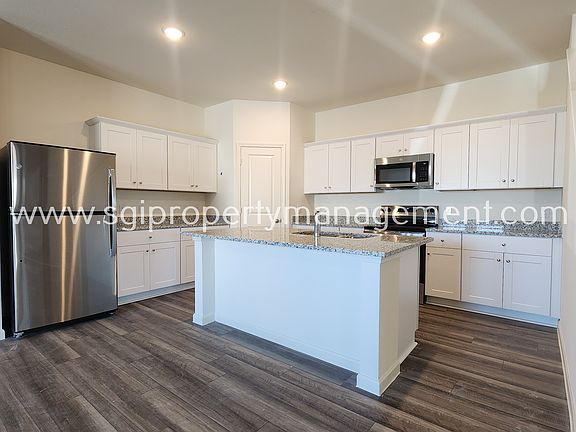 4th image of 1621 White Fir Ln