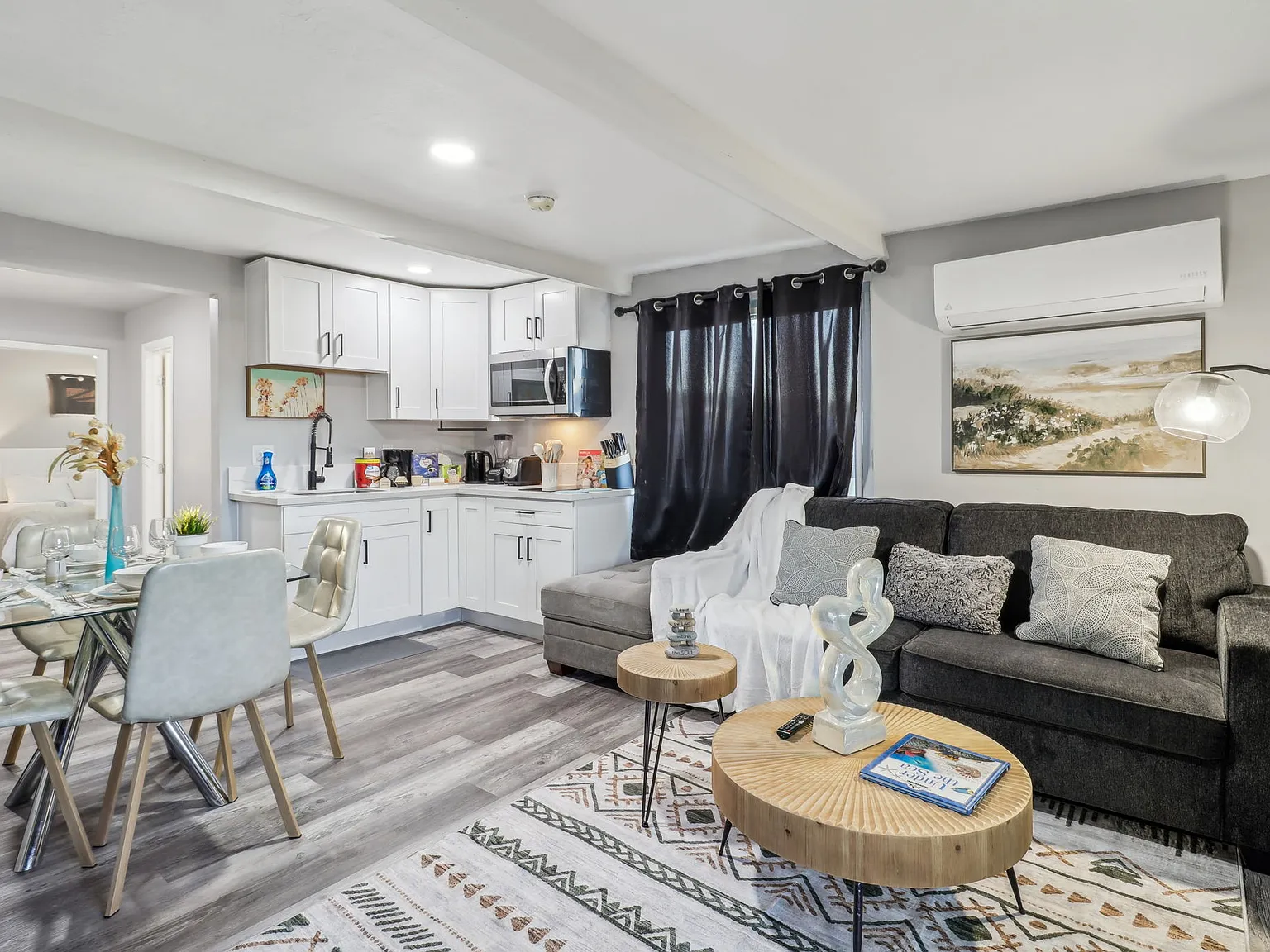 2 bed, 300 sqft, $3,900 — Photo 4