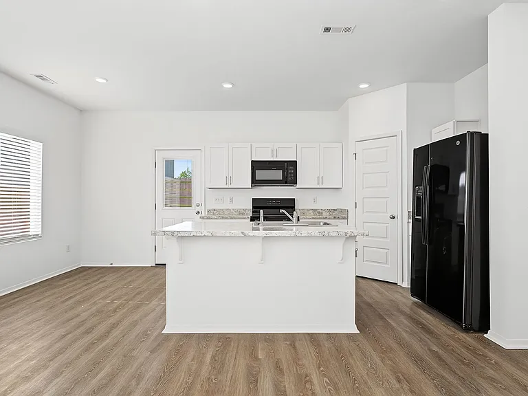 6718 SW Memphis Ave — Photo 5