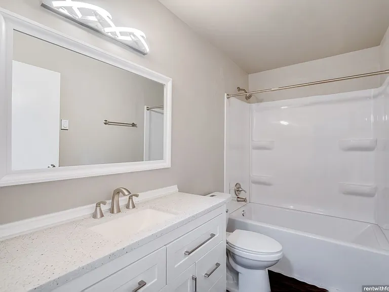 1105 Joyce St — Photo 9