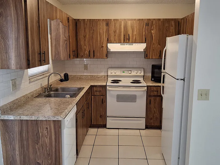 8678 Sunset Dr — Photo 12