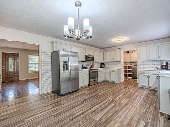 4th image of 105 Katherine Ln
