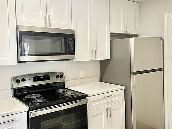 4th image of 4225 Thornbriar Ln APT 305