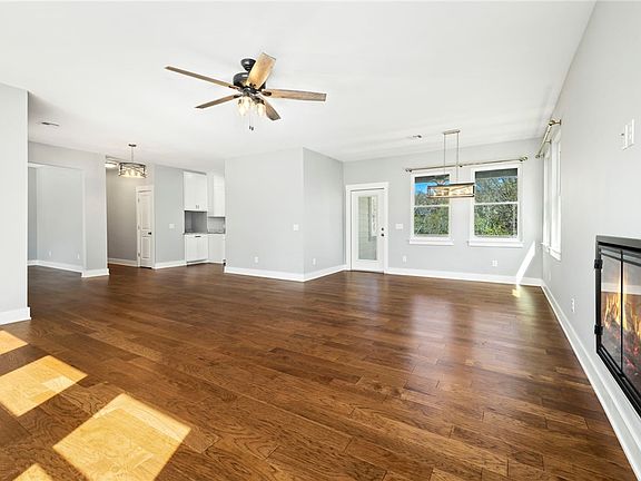 5th image of 28 Bolton Ln