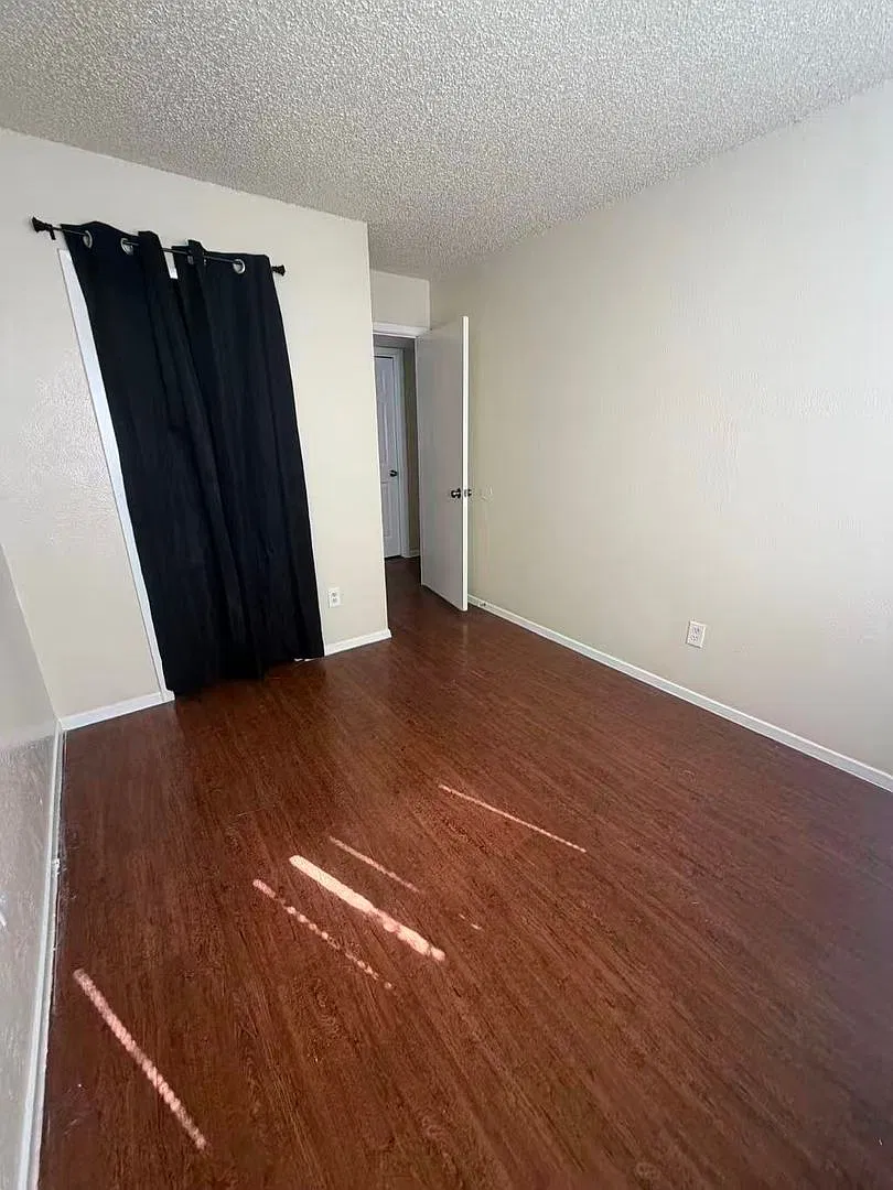 Beautiful 4 Bedroom 2 Bathroom in Garland! — Photo 4