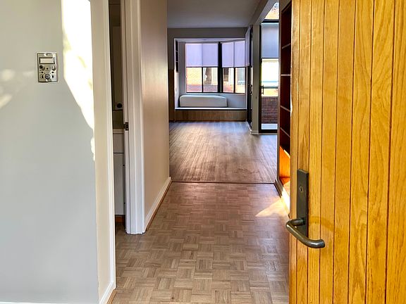 5th image of 550 Davis St Unit 18