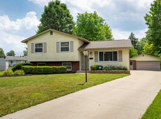 1237 Cranwood Sq S, Columbus, OH 43229
