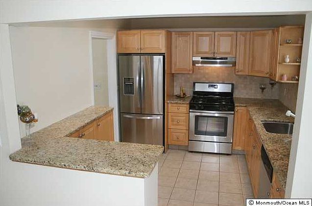 1st image of 6 Suffolk Ln