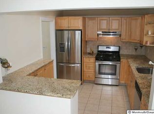 6 Suffolk Ln, New Monmouth, NJ 07748