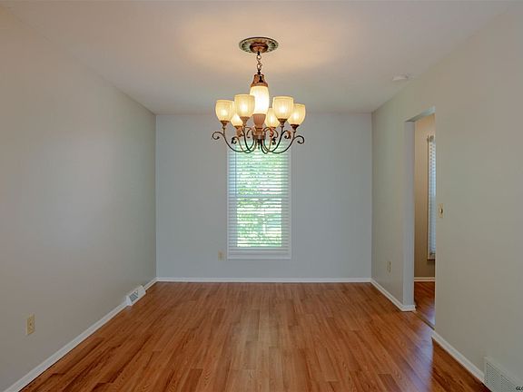 5th image of 19 Montgomery Way