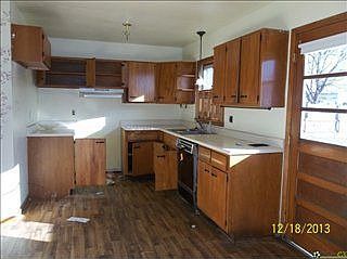 2nd image of 402 Redwood Dr